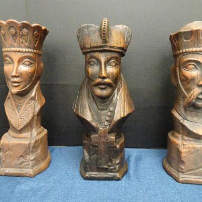 LOT 457     VINTAGE 16 INCH TALL PLASTER CHESS DECOR & PLASTIC BOX
