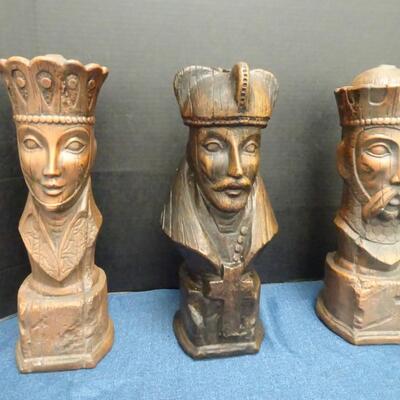 LOT 457     VINTAGE 16 INCH TALL PLASTER CHESS DECOR & PLASTIC BOX