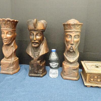 LOT 457     VINTAGE 16 INCH TALL PLASTER CHESS DECOR & PLASTIC BOX