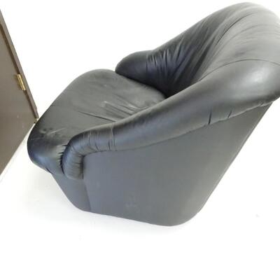 LOT 460 LEATHER PALLISER BRAND CHAIR