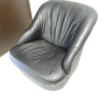 LOT 460 LEATHER PALLISER BRAND CHAIR