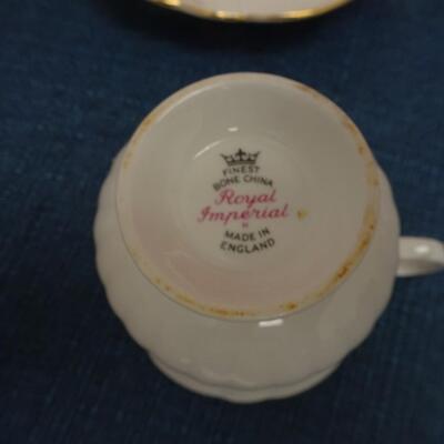 LOT 489  FIVE TEA CUP SAUCER SETS