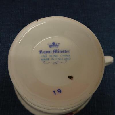 LOT 489  FIVE TEA CUP SAUCER SETS