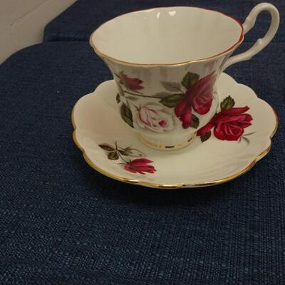 LOT 489  FIVE TEA CUP SAUCER SETS