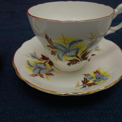 LOT 489  FIVE TEA CUP SAUCER SETS