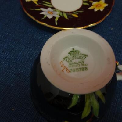 LOT 490  FIVE TEA CUP AND SAUCER SETS
