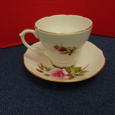 LOT 491  FIVE TEA CUP/SAUCER SETS