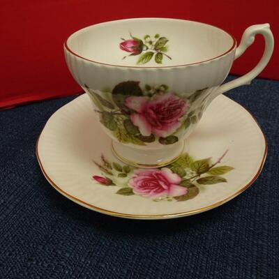 LOT 491  FIVE TEA CUP/SAUCER SETS