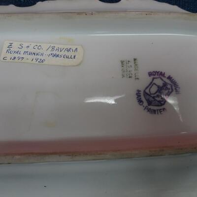 LOT 492  HOME DECOR AND TABLE LAMP