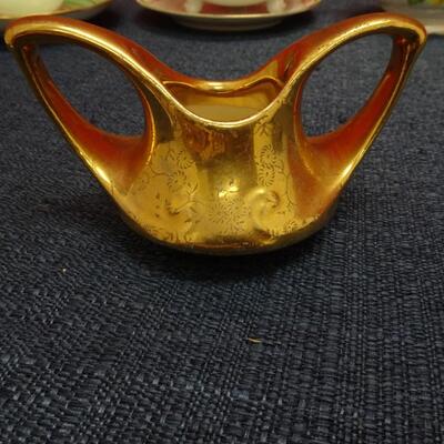 LOT 495  TEA CUPS AND MISC CHINA PIECES