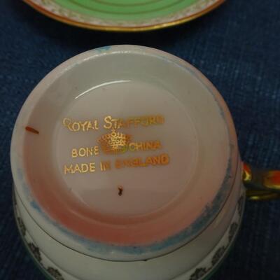 LOT 495  TEA CUPS AND MISC CHINA PIECES