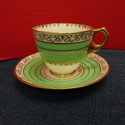 LOT 495  TEA CUPS AND MISC CHINA PIECES