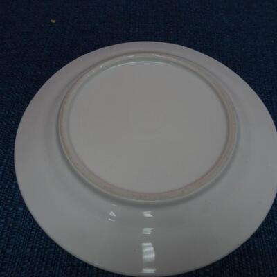 LOT 495  TEA CUPS AND MISC CHINA PIECES