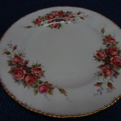 LOT 495  TEA CUPS AND MISC CHINA PIECES