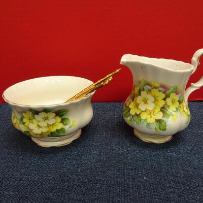 LOT 495  TEA CUPS AND MISC CHINA PIECES