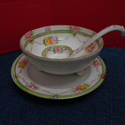 LOT 495  TEA CUPS AND MISC CHINA PIECES