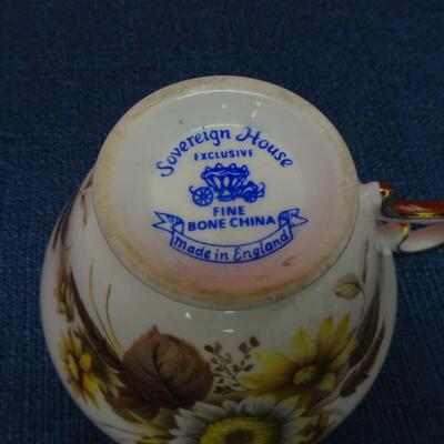 LOT 495  TEA CUPS AND MISC CHINA PIECES