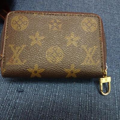 LOT 498  PURSE AND LOOK A LIKE DESIGNER WALLET