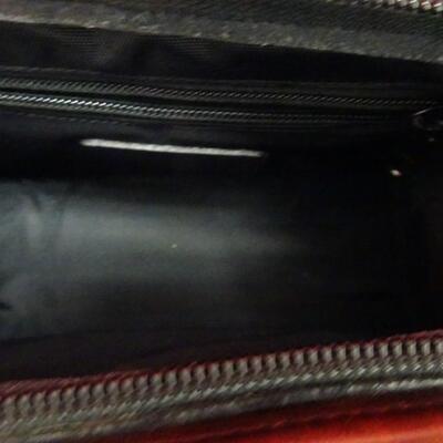 LOT 498  PURSE AND LOOK A LIKE DESIGNER WALLET