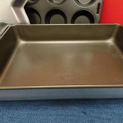LOT 501  RAINBOW BRIGHT PAN AND BAKEWARE