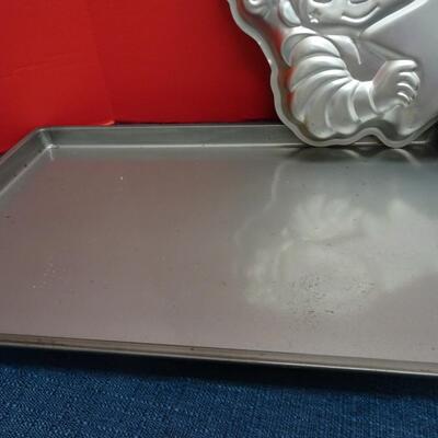 LOT 501  RAINBOW BRIGHT PAN AND BAKEWARE