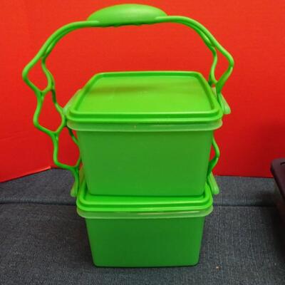 LOT 502  TUPPERWARE/PLASTIC WARE CONTAINERS