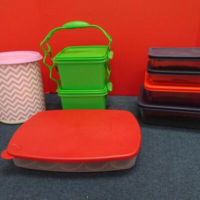 LOT 502  TUPPERWARE/PLASTIC WARE CONTAINERS
