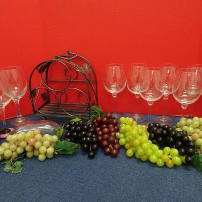 LOT 503  TABLE TOP WINE BOTTLE RACK, WINE GLASSES AND RUBBER GRAPES
