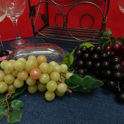 LOT 503  TABLE TOP WINE BOTTLE RACK, WINE GLASSES AND RUBBER GRAPES
