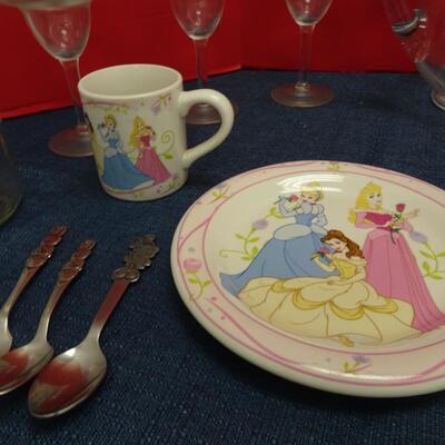 LOT 504  GLASS MARGARITA SET AND MISC ITEMS