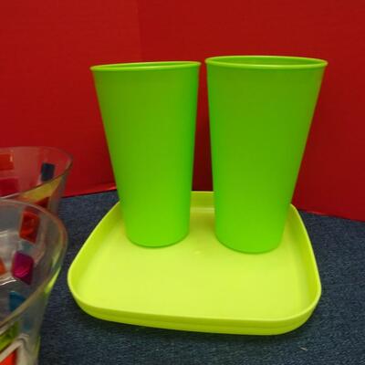 LOT 505  PLASTICWARE
