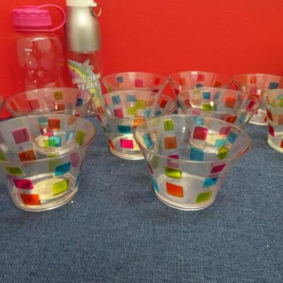 LOT 505  PLASTICWARE