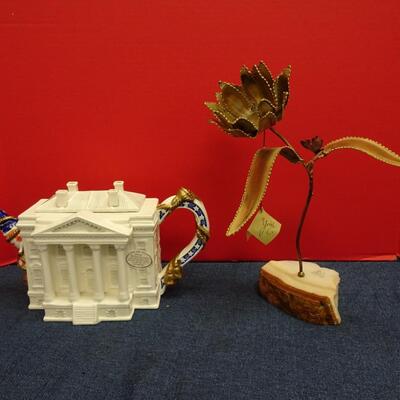 LOT 506  HOME DECOR FITZ AND FLOYD TEA POT AND METAL DECOR FLOWER