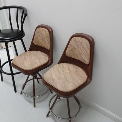 LOT 510  TWO VINTAGE COMFORTLINE STOOLS AND METAL STOOL