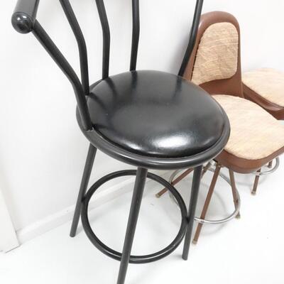 LOT 510  TWO VINTAGE COMFORTLINE STOOLS AND METAL STOOL