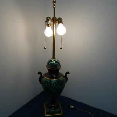 LOT 511  GREEN SWIRL TABLE LAMP