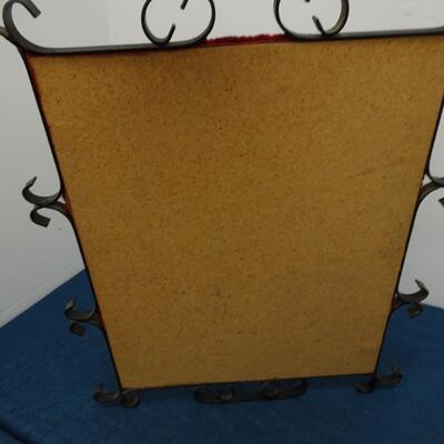 LOT 514 VINTAGE RED VELVET WALL DECOR