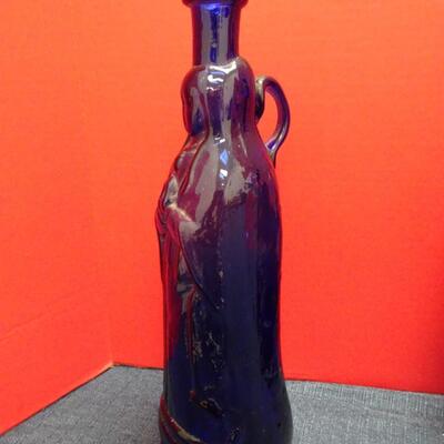 LOT 515  BLUE GLASS DECOR