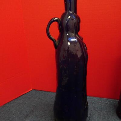 LOT 515  BLUE GLASS DECOR