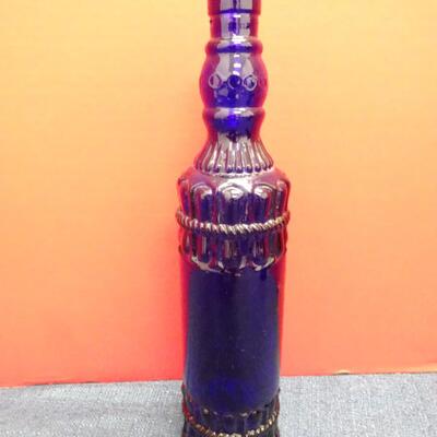 LOT 515  BLUE GLASS DECOR