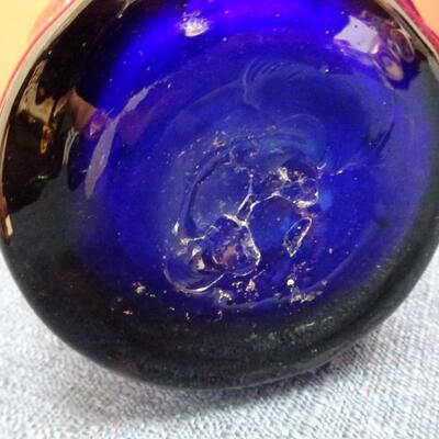 LOT 515  BLUE GLASS DECOR