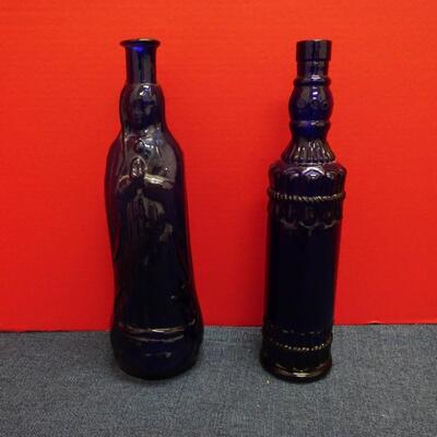 LOT 515  BLUE GLASS DECOR