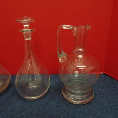LOT 516. GLASS DECOR