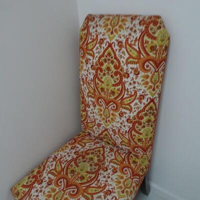 LOT 519 MULTI COLOR CHAIR