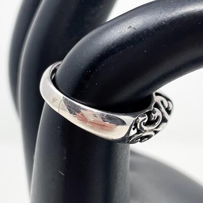 CORAL & 925 STERLING SILVER ORNATE RING - SIZE 6