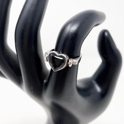 BLACK ONYX & 925 STERLING SILVER HEART RING - SIZE 6.5