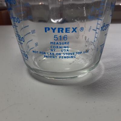 Pyrex #516 2cup measuring cup