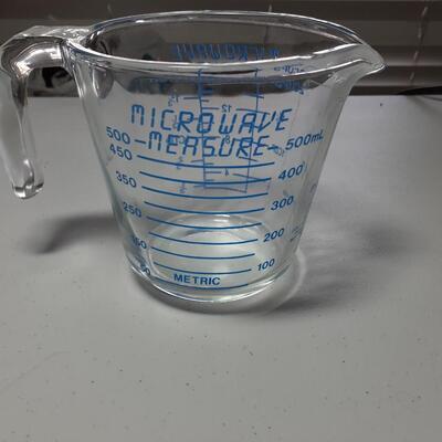 Pyrex #516 2cup measuring cup