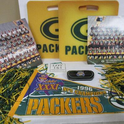 Lot of Older Green Bay Packers Memorabilia, Superbowl Pennant and Pin, Team Photos, More