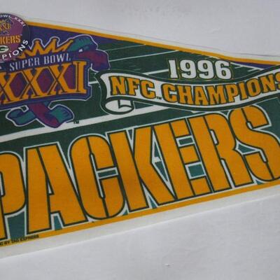 Lot of Older Green Bay Packers Memorabilia, Superbowl Pennant and Pin, Team Photos, More